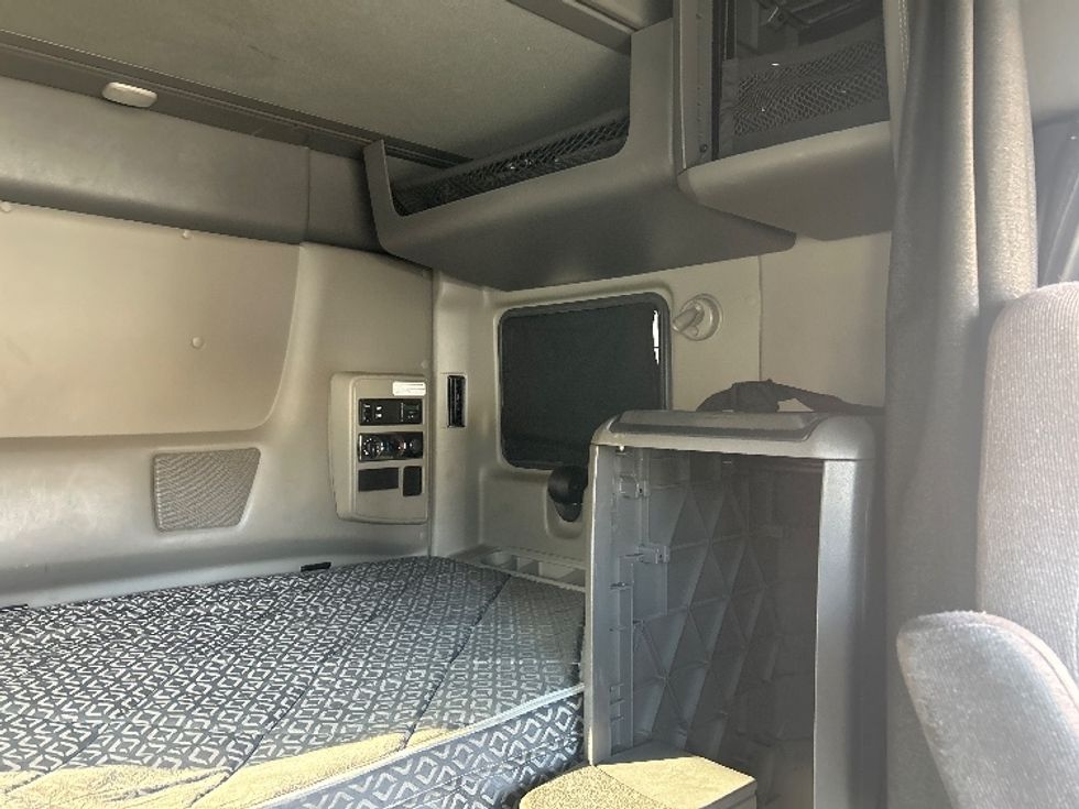 Sleeper Tractor-Heavy Duty Tractors-International-2022-LT625-Jessup-PA-482,733\n\t\tmiles-$ 52,000 - Image 18