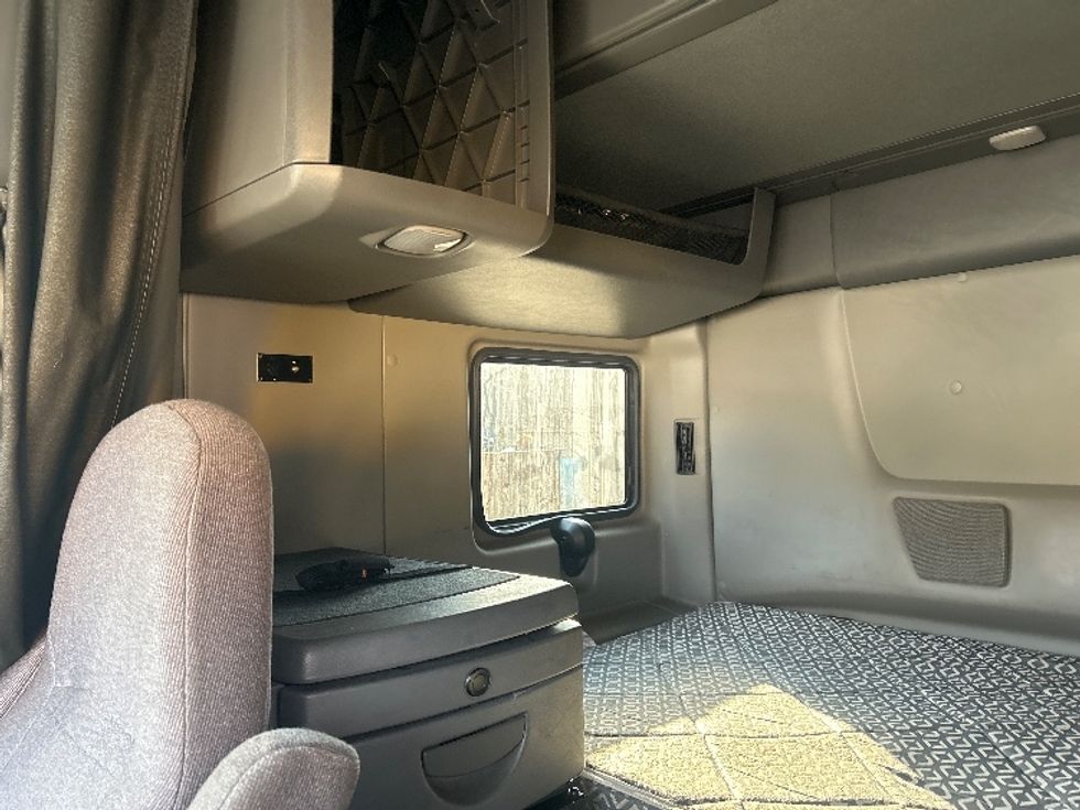 Sleeper Tractor-Heavy Duty Tractors-International-2022-LT625-Jessup-PA-482,733\n\t\tmiles-$ 52,000 - Image 19