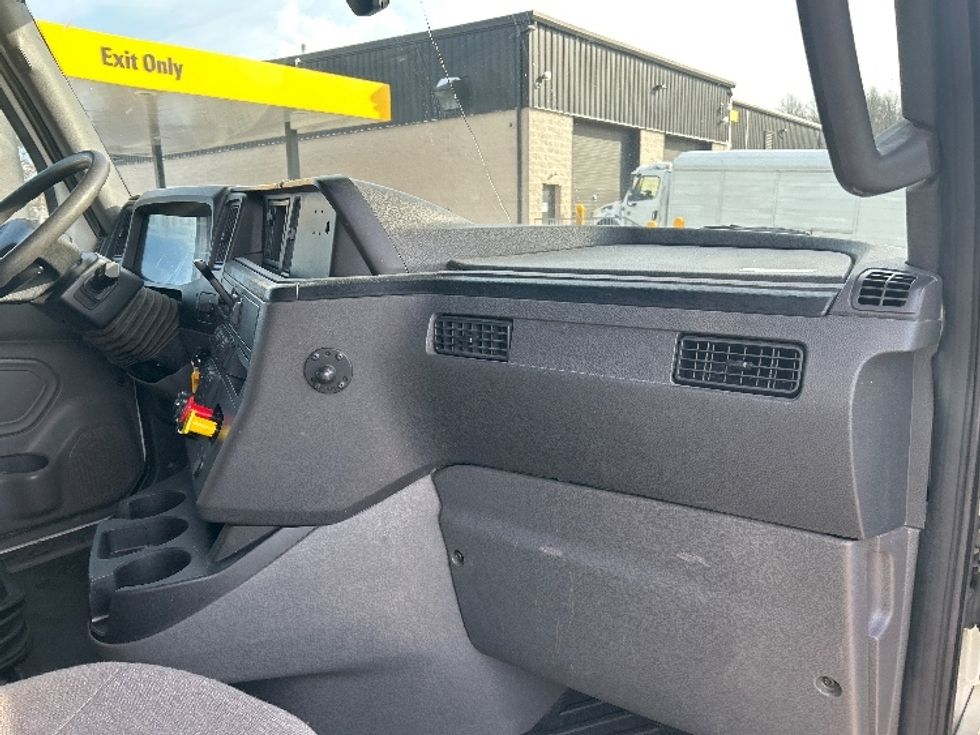 Sleeper Tractor-Heavy Duty Tractors-International-2022-LT625-Jessup-PA-491,586\n\t\tmiles-$ 51,250 - Image 14