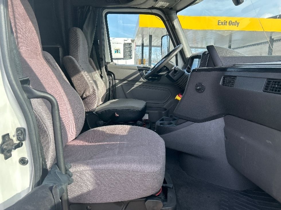 Sleeper Tractor-Heavy Duty Tractors-International-2022-LT625-Jessup-PA-491,586\n\t\tmiles-$ 51,250 - Image 15