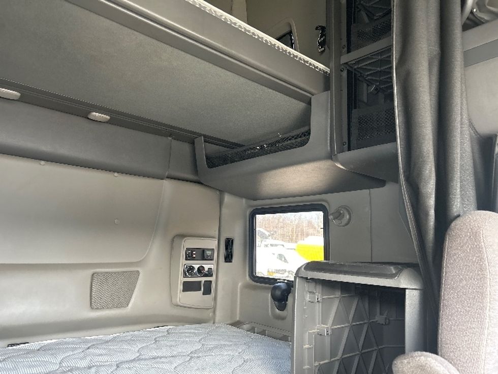 Sleeper Tractor-Heavy Duty Tractors-International-2022-LT625-Jessup-PA-491,586\n\t\tmiles-$ 51,250 - Image 17