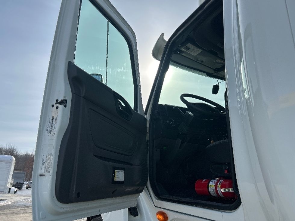 Sleeper Tractor-Heavy Duty Tractors-International-2022-LT625-Jessup-PA-491,586\n\t\tmiles-$ 51,250 - Image 9