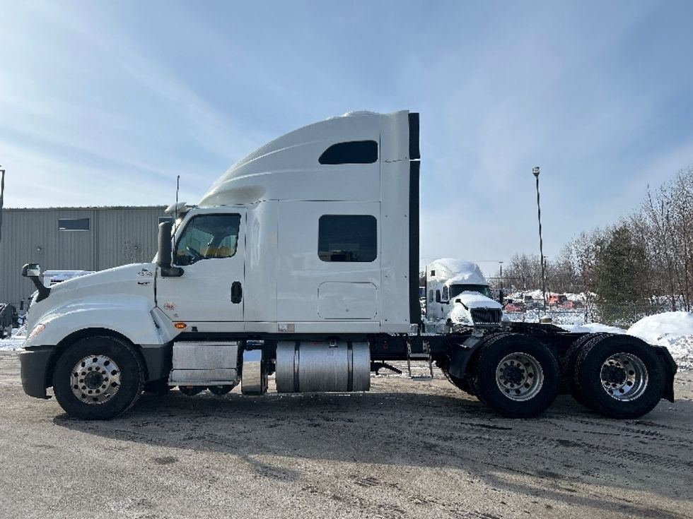 Sleeper Tractor-Heavy Duty Tractors-International-2022-LT625-Jessup-PA-515,903\n\t\tmiles-$ 52,250 - Image 4