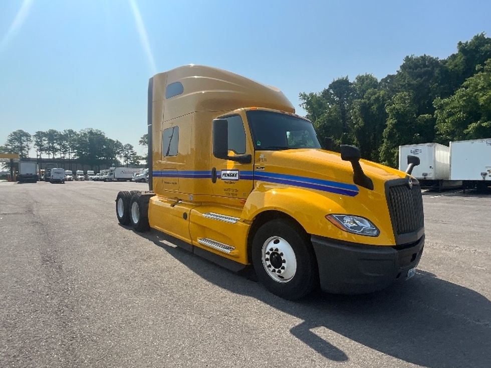 Sleeper Tractor-Heavy Duty Tractors-International-2022-LT625-Jonesboro-GA-277,202\n\t\tmiles-$ 78,000 - Image 1