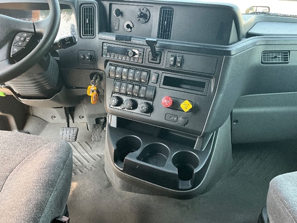 Sleeper Tractor-Heavy Duty Tractors-International-2022-LT625-Jonesboro-GA-277,202\n\t\tmiles-$ 78,000 - Image 12