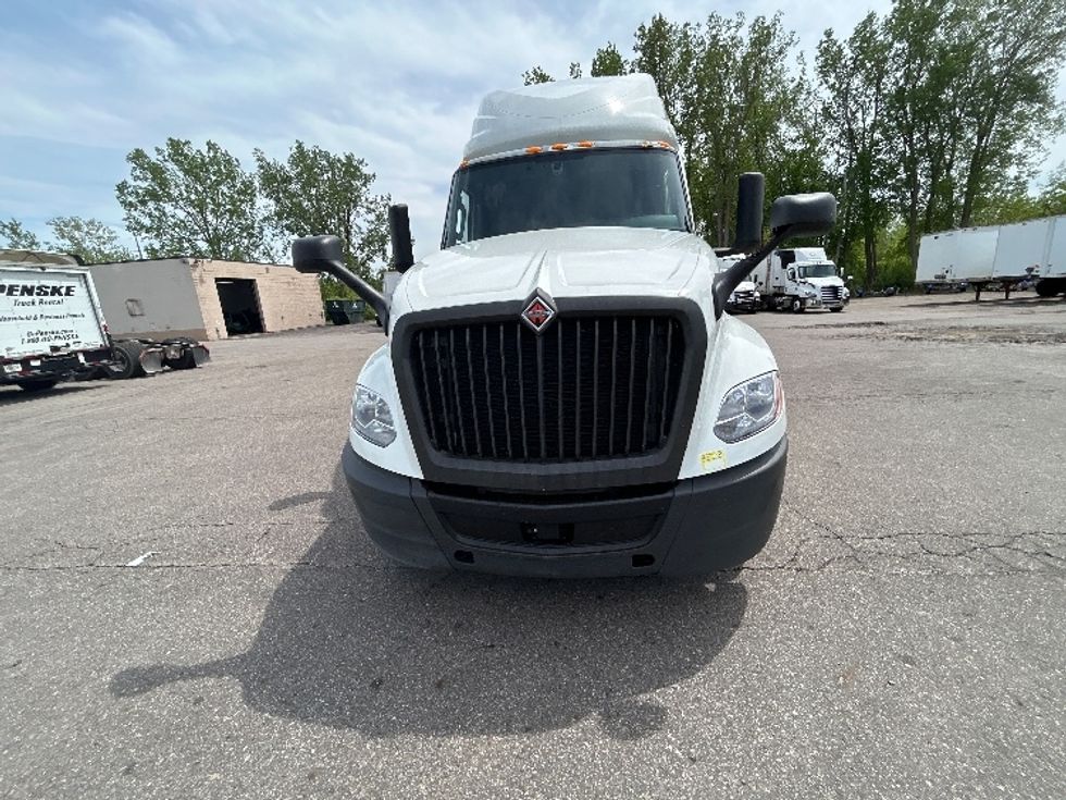 Sleeper Tractor-Heavy Duty Tractors-International-2022-LT625-Kalamazoo-MI-415,969\n\t\tmiles-$ 60,750 - Image 2
