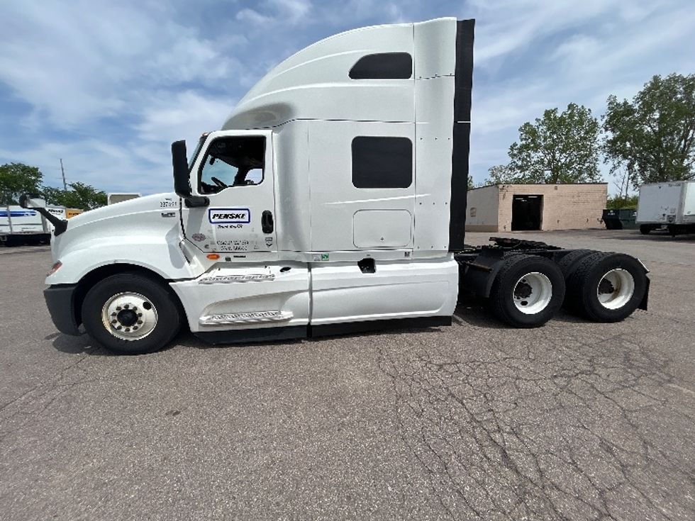 Sleeper Tractor-Heavy Duty Tractors-International-2022-LT625-Kalamazoo-MI-415,969\n\t\tmiles-$ 60,750 - Image 4