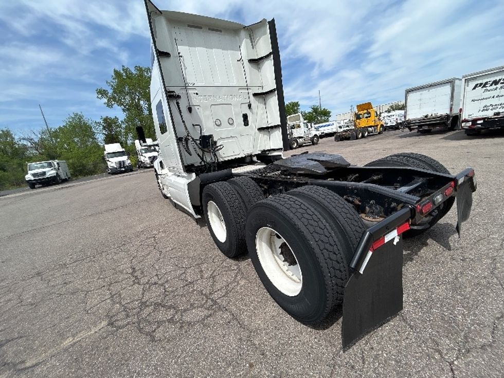 Sleeper Tractor-Heavy Duty Tractors-International-2022-LT625-Kalamazoo-MI-415,969\n\t\tmiles-$ 60,750 - Image 5
