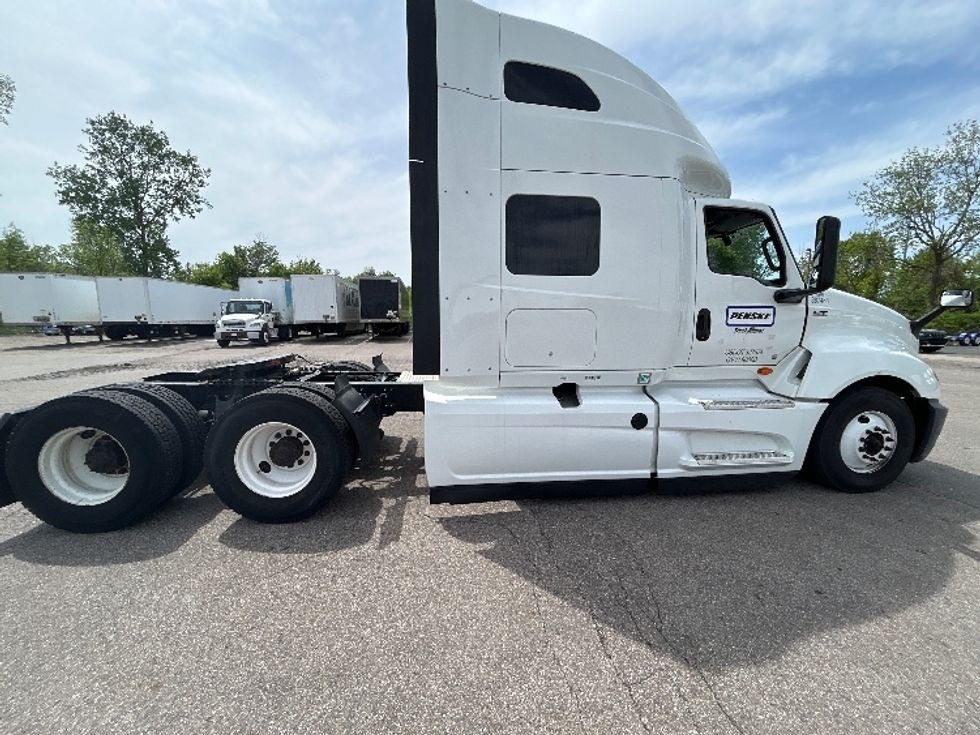 Sleeper Tractor-Heavy Duty Tractors-International-2022-LT625-Kalamazoo-MI-415,969\n\t\tmiles-$ 60,750 - Image 8