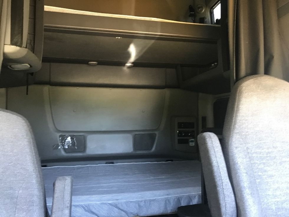 Sleeper Tractor-Heavy Duty Tractors-International-2022-LT625-Kansas City-MO-547,386\n\t\tmiles-$ 45,250 - Image 16