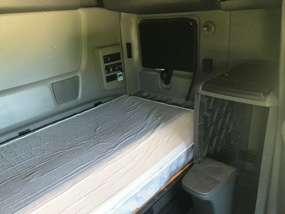 Sleeper Tractor-Heavy Duty Tractors-International-2022-LT625-Kansas City-MO-547,386\n\t\tmiles-$ 45,250 - Image 18