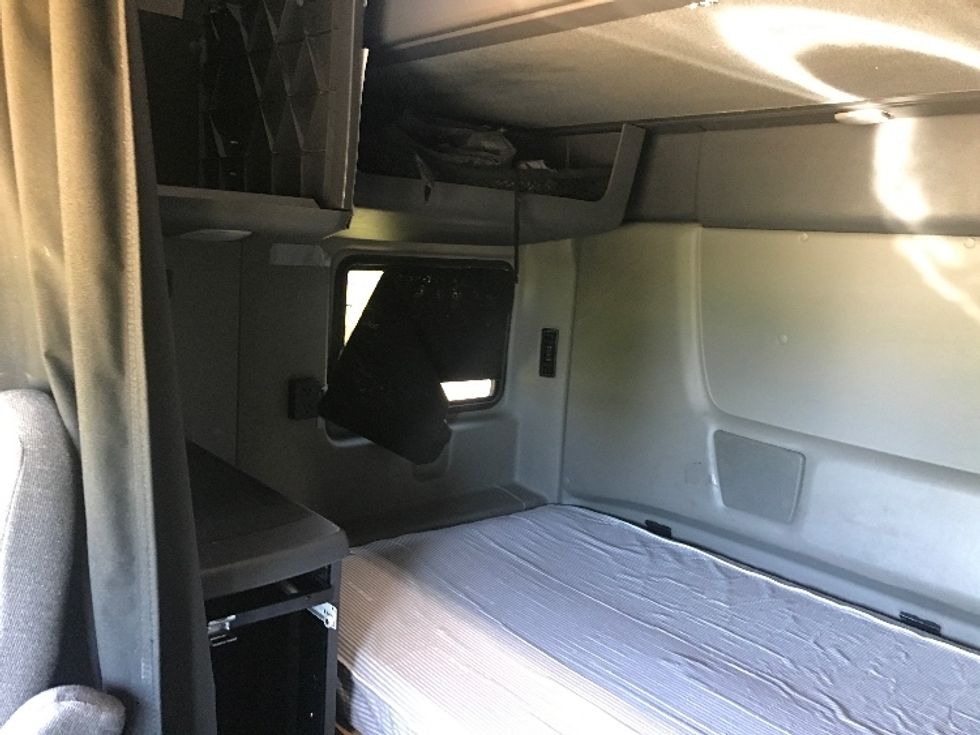 Sleeper Tractor-Heavy Duty Tractors-International-2022-LT625-Kansas City-MO-547,386\n\t\tmiles-$ 45,250 - Image 19