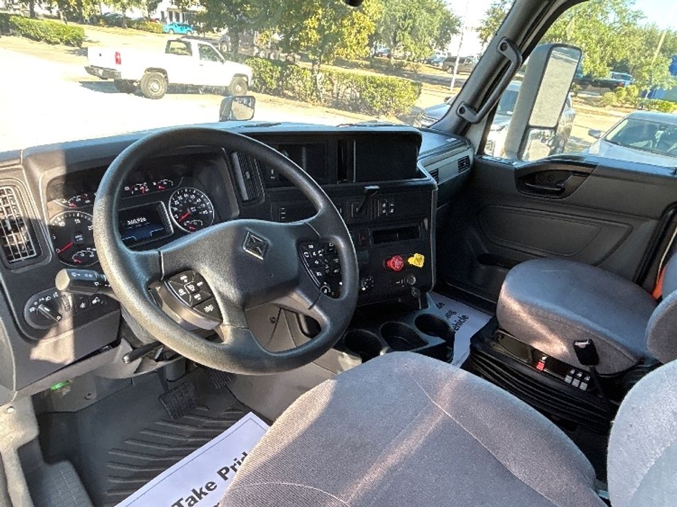 Sleeper Tractor-Heavy Duty Tractors-International-2022-LT625-Katy-TX-360,927\n\t\tmiles-$ 71,500 - Image 10