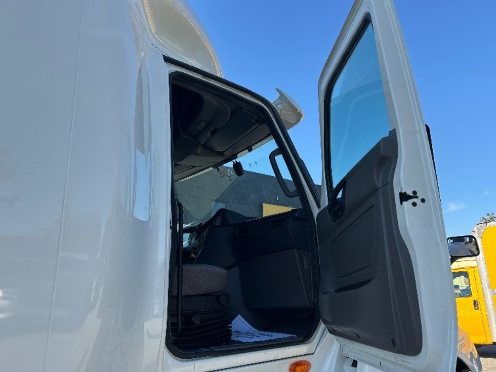 Sleeper Tractor-Heavy Duty Tractors-International-2022-LT625-Katy-TX-360,927\n\t\tmiles-$ 71,500 - Image 12