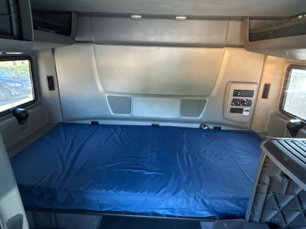 Sleeper Tractor-Heavy Duty Tractors-International-2022-LT625-Katy-TX-360,927\n\t\tmiles-$ 71,500 - Image 15