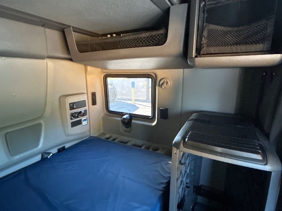 Sleeper Tractor-Heavy Duty Tractors-International-2022-LT625-Katy-TX-360,927\n\t\tmiles-$ 71,500 - Image 17