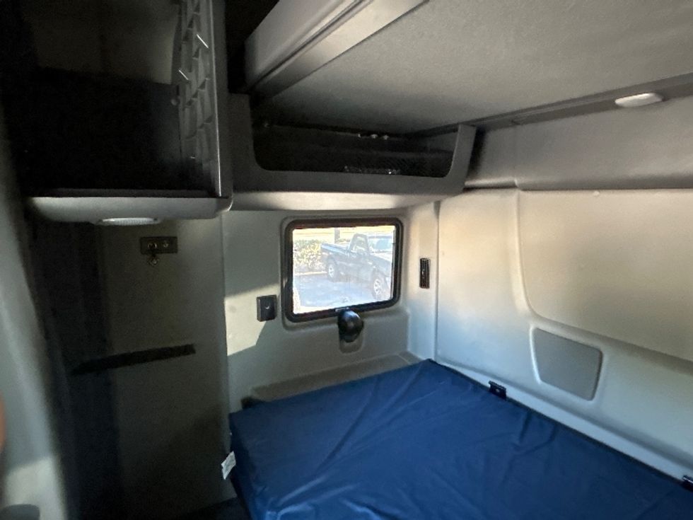 Sleeper Tractor-Heavy Duty Tractors-International-2022-LT625-Katy-TX-360,927\n\t\tmiles-$ 71,500 - Image 18