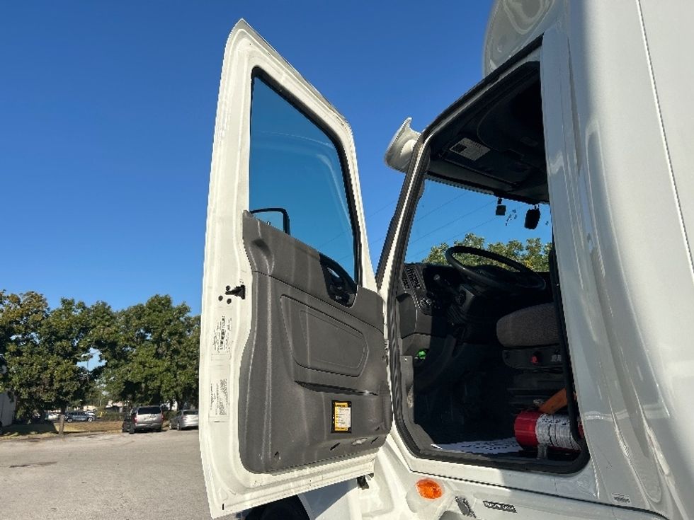 Sleeper Tractor-Heavy Duty Tractors-International-2022-LT625-Katy-TX-360,927\n\t\tmiles-$ 71,500 - Image 9