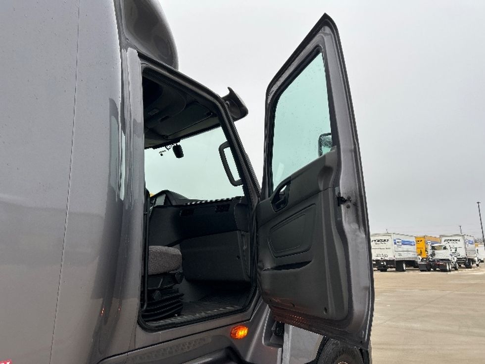 Sleeper Tractor-Heavy Duty Tractors-International-2022-LT625-Katy-TX-364,999\n\t\tmiles-$ 48,250 - Image 13