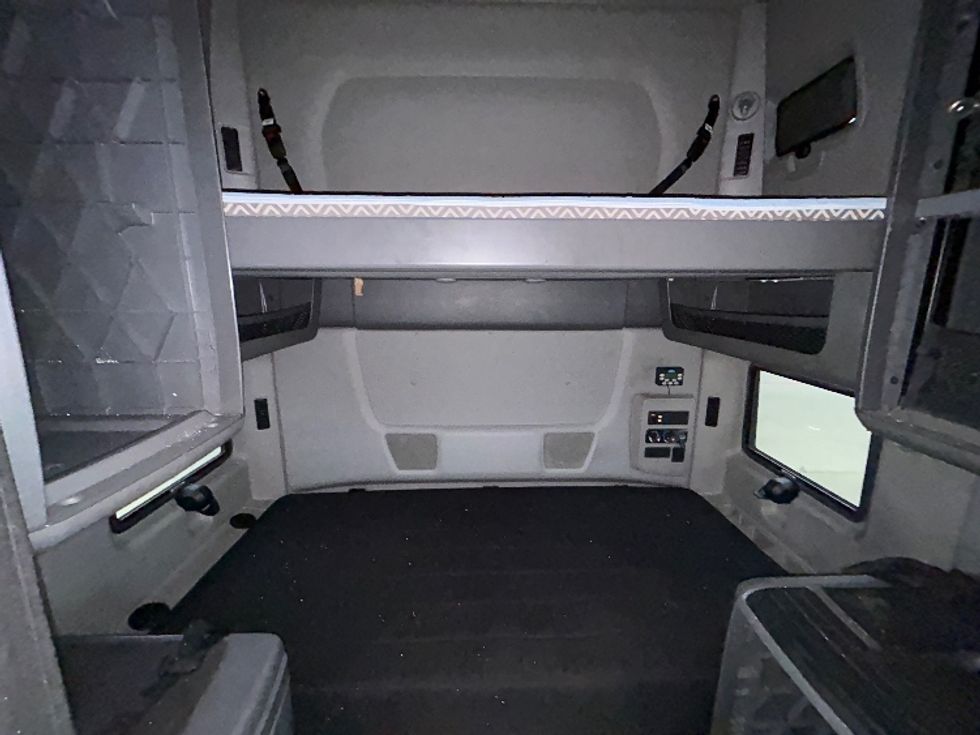 Sleeper Tractor-Heavy Duty Tractors-International-2022-LT625-Katy-TX-364,999\n\t\tmiles-$ 48,250 - Image 16