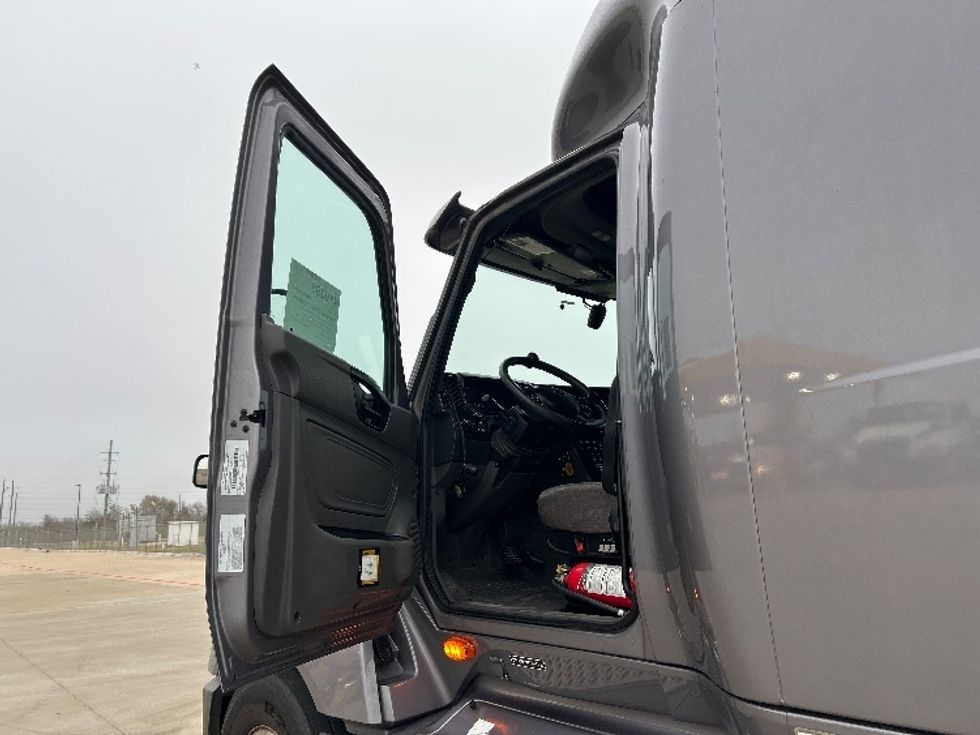 Sleeper Tractor-Heavy Duty Tractors-International-2022-LT625-Katy-TX-364,999\n\t\tmiles-$ 48,250 - Image 9
