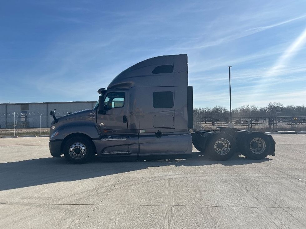 Sleeper Tractor-Heavy Duty Tractors-International-2022-LT625-Katy-TX-373,616\n\t\tmiles-$ 48,750 - Image 4