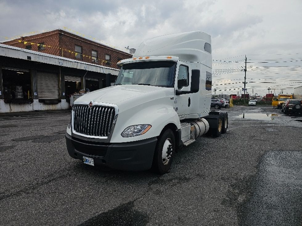 Sleeper Tractor-Heavy Duty Tractors-International-2022-LT625-Kearny-NJ-311,035\n\t\tmiles-$ 52,000 - Image 3