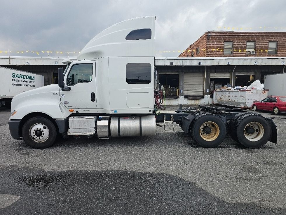 Sleeper Tractor-Heavy Duty Tractors-International-2022-LT625-Kearny-NJ-311,035\n\t\tmiles-$ 52,000 - Image 4