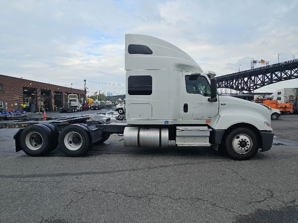 Sleeper Tractor-Heavy Duty Tractors-International-2022-LT625-Kearny-NJ-311,035\n\t\tmiles-$ 52,000 - Image 8