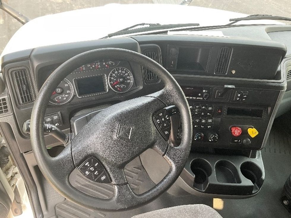 Sleeper Tractor-Heavy Duty Tractors-International-2022-LT625-La Porte-IN-413,823\n\t\tmiles-$ 67,750 - Image 11
