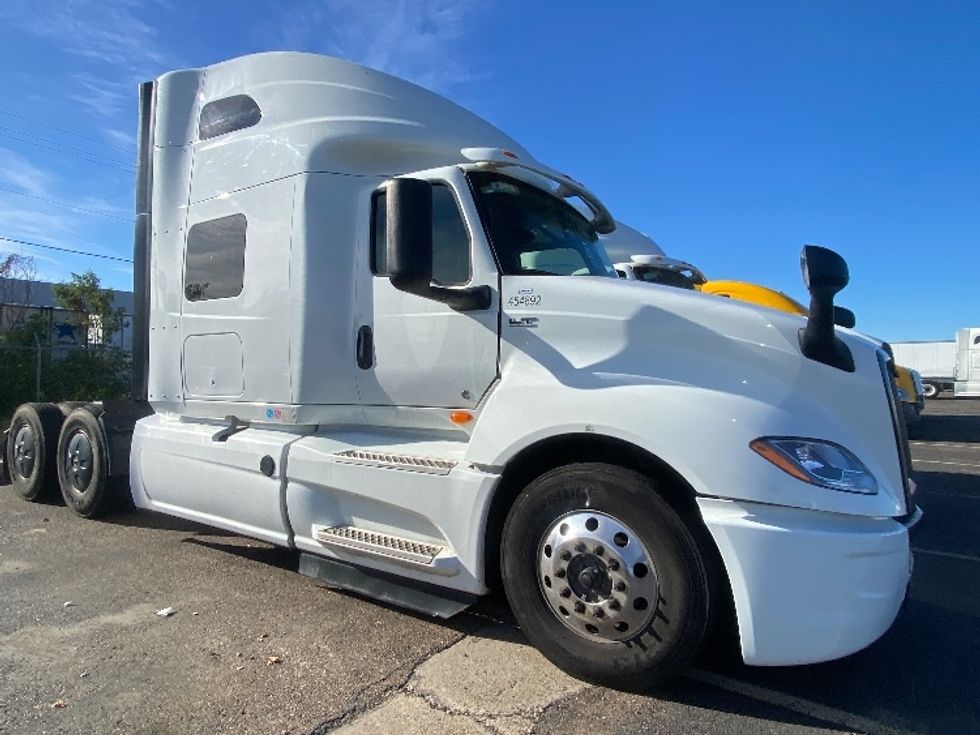 Sleeper Tractor-Heavy Duty Tractors-International-2022-LT625-Laredo-TX-613,153\n\t\tmiles-$ 42,500 - Image 1