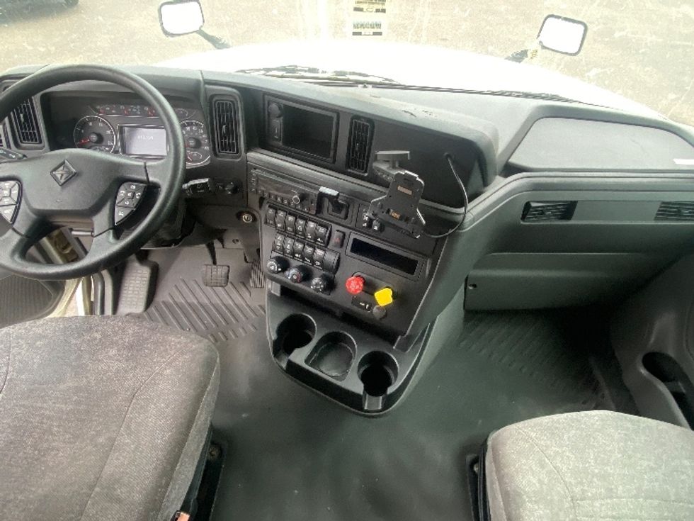 Sleeper Tractor-Heavy Duty Tractors-International-2022-LT625-Laredo-TX-613,153\n\t\tmiles-$ 42,500 - Image 12