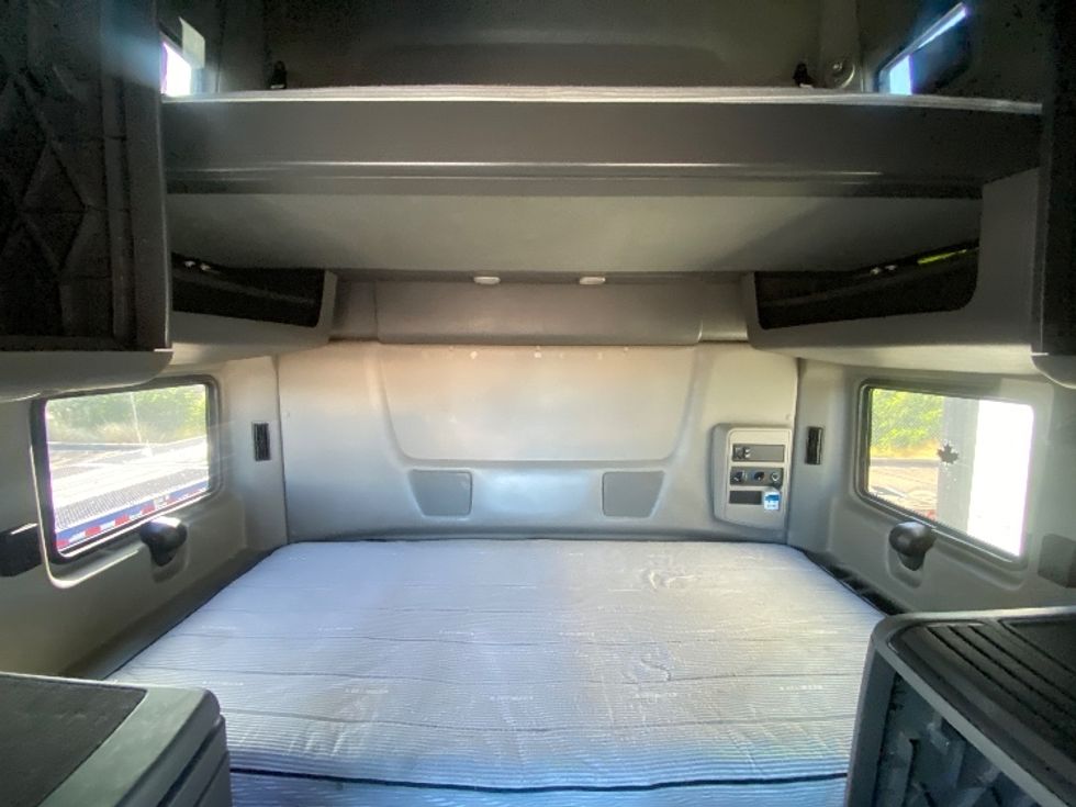 Sleeper Tractor-Heavy Duty Tractors-International-2022-LT625-Laredo-TX-613,153\n\t\tmiles-$ 42,500 - Image 16