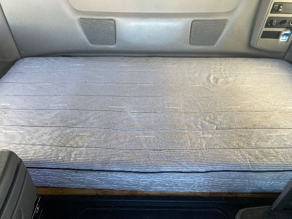 Sleeper Tractor-Heavy Duty Tractors-International-2022-LT625-Laredo-TX-613,153\n\t\tmiles-$ 42,500 - Image 17