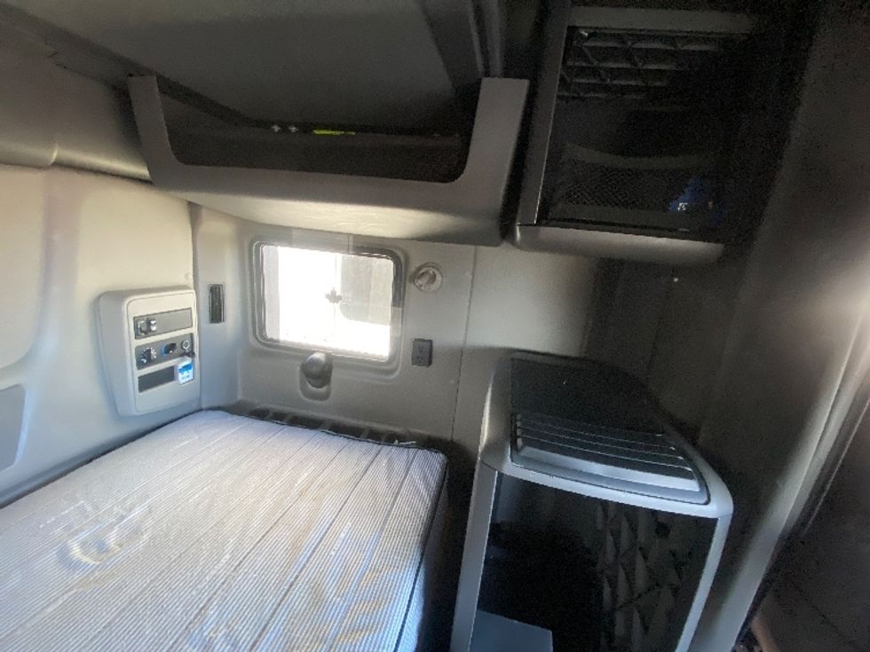 Sleeper Tractor-Heavy Duty Tractors-International-2022-LT625-Laredo-TX-613,153\n\t\tmiles-$ 42,500 - Image 18