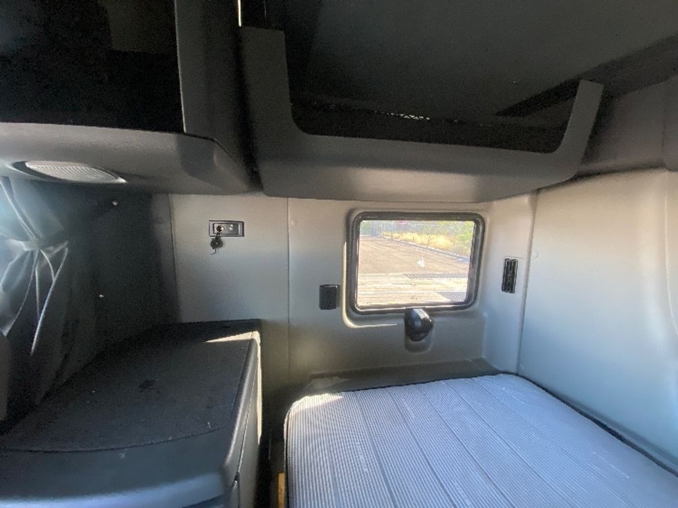 Sleeper Tractor-Heavy Duty Tractors-International-2022-LT625-Laredo-TX-613,153\n\t\tmiles-$ 42,500 - Image 19