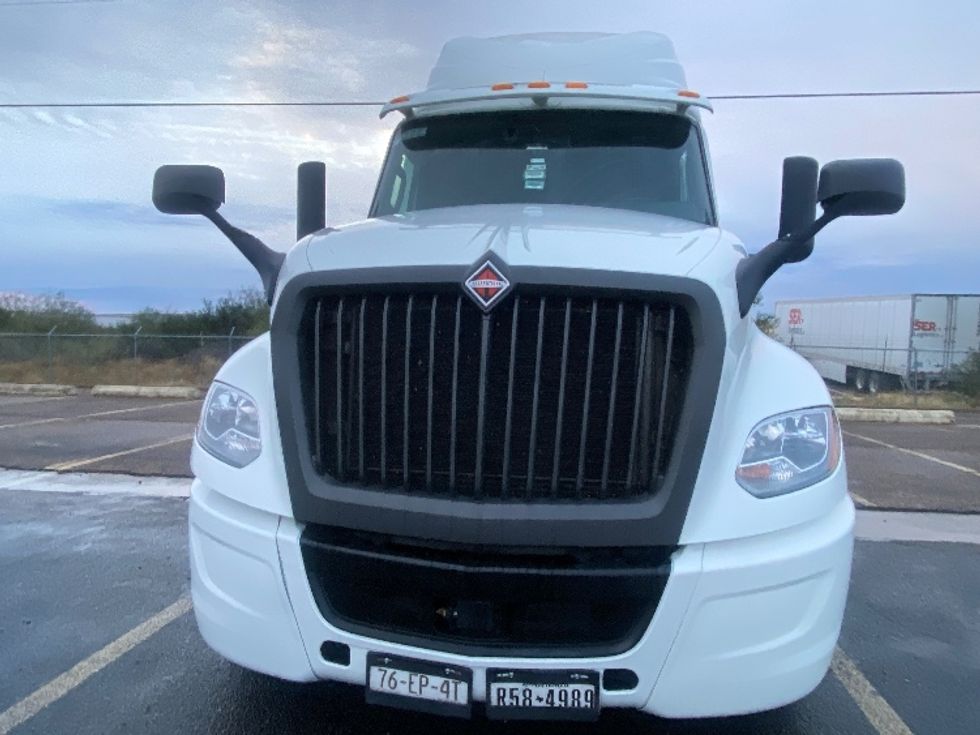 Sleeper Tractor-Heavy Duty Tractors-International-2022-LT625-Laredo-TX-613,153\n\t\tmiles-$ 42,500 - Image 2
