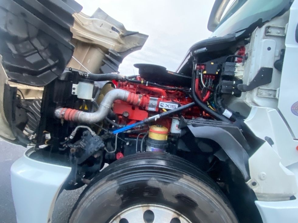 Sleeper Tractor-Heavy Duty Tractors-International-2022-LT625-Laredo-TX-613,153\n\t\tmiles-$ 42,500 - Image 21