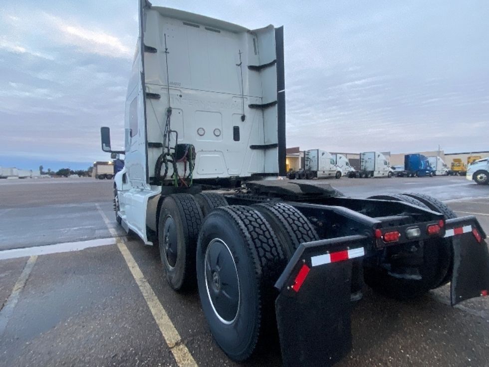 Sleeper Tractor-Heavy Duty Tractors-International-2022-LT625-Laredo-TX-613,153\n\t\tmiles-$ 42,500 - Image 5