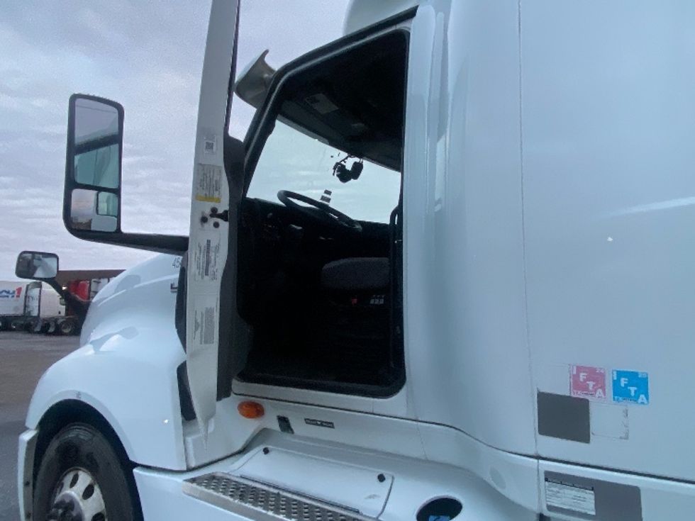 Sleeper Tractor-Heavy Duty Tractors-International-2022-LT625-Laredo-TX-613,153\n\t\tmiles-$ 42,500 - Image 9