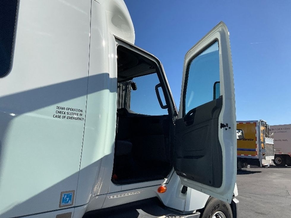 Sleeper Tractor-Heavy Duty Tractors-International-2022-LT625-Las Vegas-NV-348,712\n\t\tmiles-$ 71,000 - Image 13