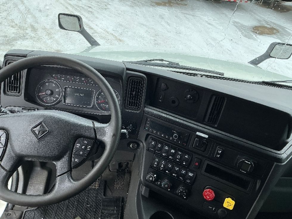 Sleeper Tractor-Heavy Duty Tractors-International-2022-LT625-Lethbridge-AB-626,143\n\t\tkm-$ 87,500 - Image 11