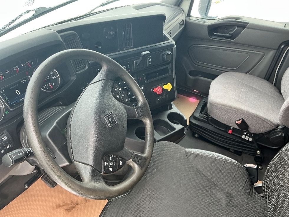 Sleeper Tractor-Heavy Duty Tractors-International-2022-LT625-Lethbridge-AB-679,351\n\t\tkm-$ 80,750 - Image 10