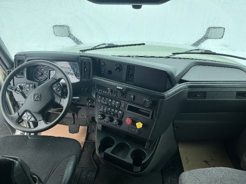 Sleeper Tractor-Heavy Duty Tractors-International-2022-LT625-Lethbridge-AB-679,351\n\t\tkm-$ 80,750 - Image 12