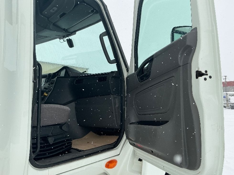 Sleeper Tractor-Heavy Duty Tractors-International-2022-LT625-Lethbridge-AB-679,351\n\t\tkm-$ 80,750 - Image 13