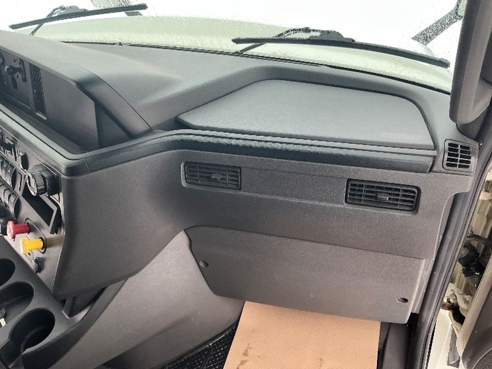 Sleeper Tractor-Heavy Duty Tractors-International-2022-LT625-Lethbridge-AB-679,351\n\t\tkm-$ 80,750 - Image 14