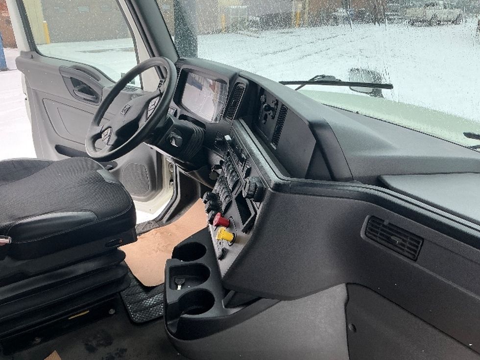 Sleeper Tractor-Heavy Duty Tractors-International-2022-LT625-Lethbridge-AB-679,351\n\t\tkm-$ 80,750 - Image 15