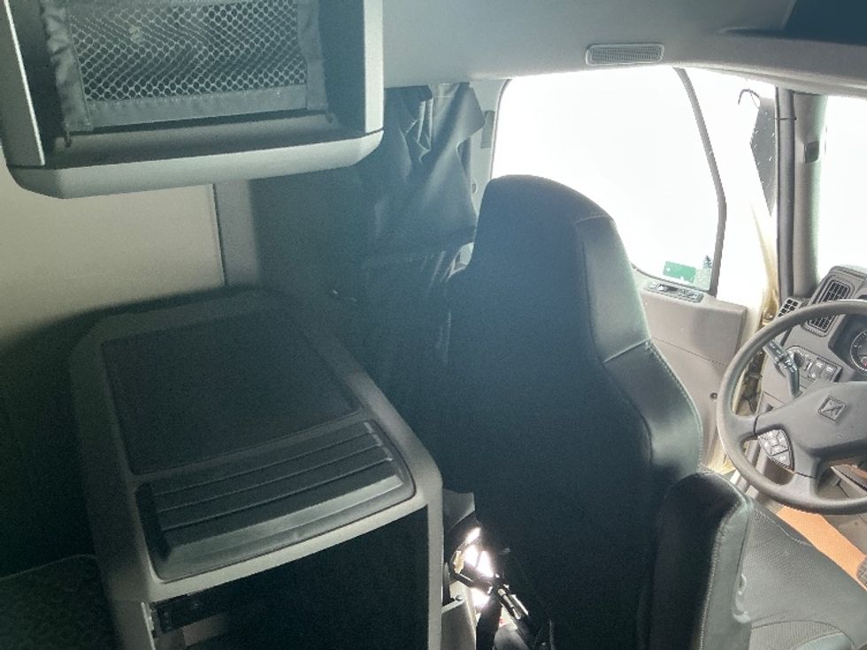 Sleeper Tractor-Heavy Duty Tractors-International-2022-LT625-Lethbridge-AB-679,351\n\t\tkm-$ 80,750 - Image 19