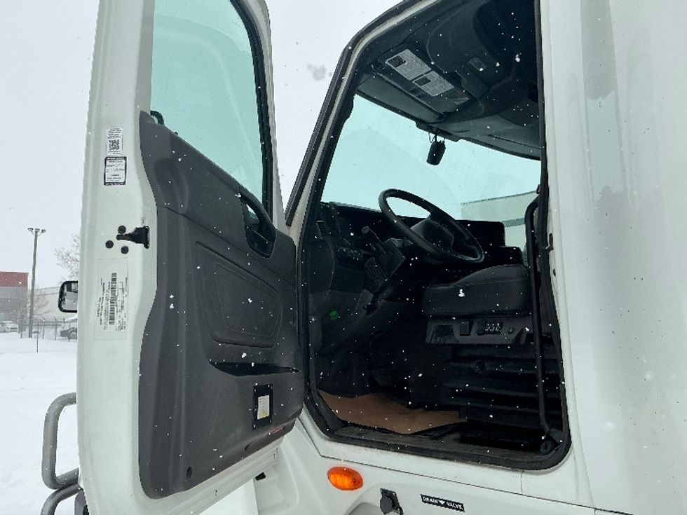 Sleeper Tractor-Heavy Duty Tractors-International-2022-LT625-Lethbridge-AB-679,351\n\t\tkm-$ 80,750 - Image 9