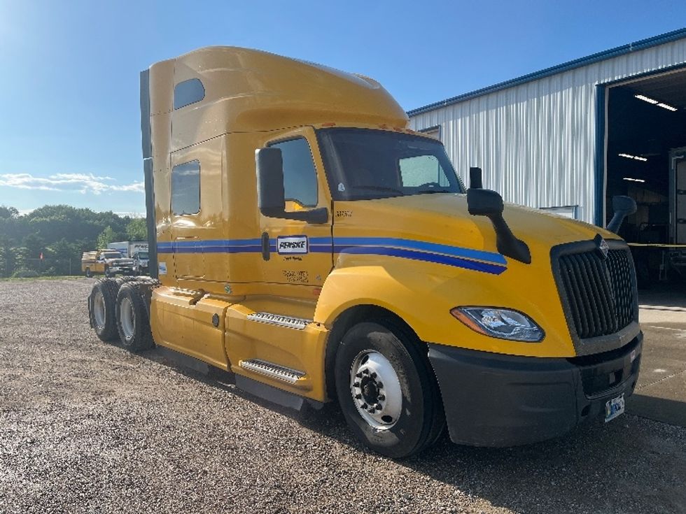 Sleeper Tractor-Heavy Duty Tractors-International-2022-LT625-Lincoln-ND-416,872\n\t\tmiles-$ 55,000 - Image 1